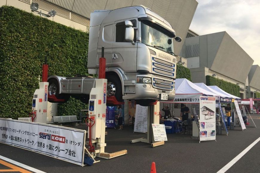 Scania lifted with Stertil-Koni Mobile Column Lifts 